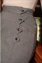 Laden Sie das Bild in den Galerie-Viewer, The Art Deco Dream Skirt – Midnight &amp; Ivory Wool Tweed, Plus Size
