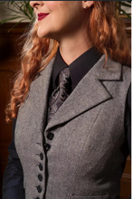 Laden Sie das Bild in den Galerie-Viewer, The Watchmaker’s Waistcoat – Midnight &amp; Ivory Wool Tweed,Plus Size
