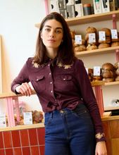 Laden Sie das Bild in den Galerie-Viewer, Bluse Rosetta Embroidery,Western-Stil, Porto Red
