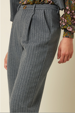 Laden Sie das Bild in den Galerie-Viewer, Lynn Pants Brando Stripe – Grey Melange
