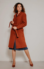 Laden Sie das Bild in den Galerie-Viewer, Wollmantel Dahlia Coat Boiled Wool – Terra
