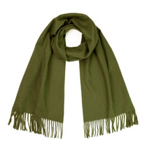 Laden Sie das Bild in den Galerie-Viewer, Kuschliger Vinatge Schals, verschiedene Farben
