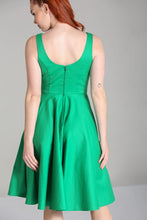 Laden Sie das Bild in den Galerie-Viewer, Swingkleid Heidi,Grün

