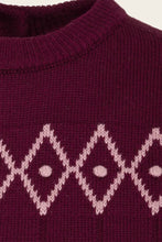 Laden Sie das Bild in den Galerie-Viewer, Emmy Design The Darling Diamond Top Black Cherry – Strickdetail
