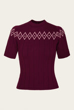 Laden Sie das Bild in den Galerie-Viewer, Emmy Design The Darling Diamond Top Black Cherry – Vorderansicht

