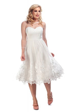 Laden Sie das Bild in den Galerie-Viewer, Brautkleid Alisa,Ivory
