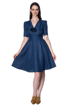 Laden Sie das Bild in den Galerie-Viewer, Swingkleid Secretary, Jeansoptik, Blau
