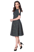 Laden Sie das Bild in den Galerie-Viewer, Swingkleid Mrs Claus, Kariert, Plus Size
