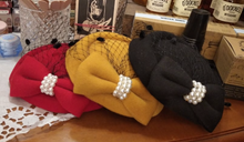 Laden Sie das Bild in den Galerie-Viewer, Fascinator Marilyn, senf, rot oder schwarz
