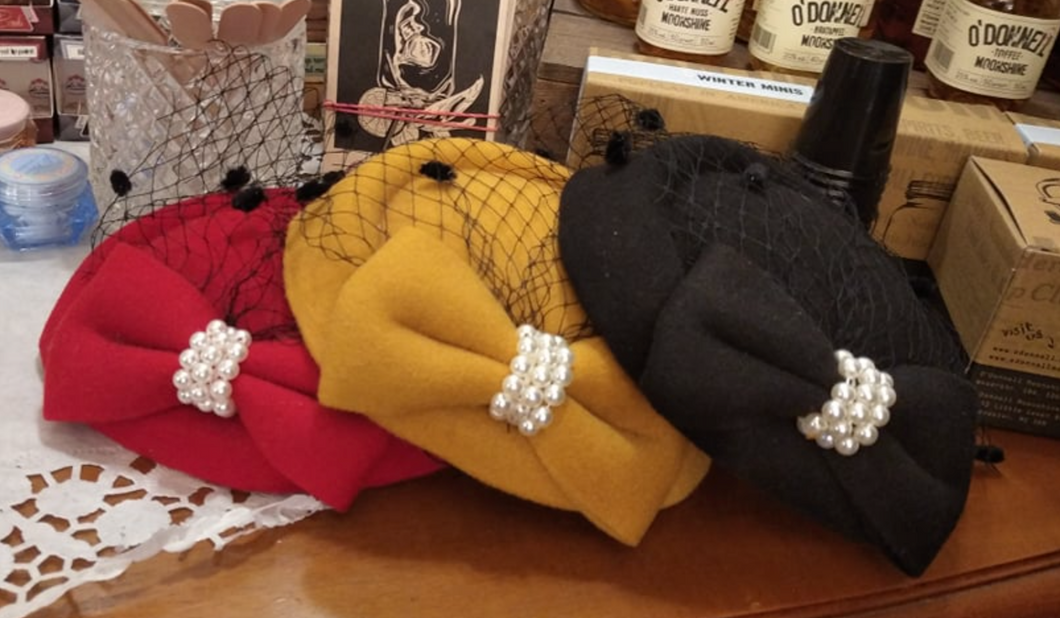 Fascinator Marilyn, senf, rot oder schwarz