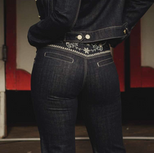 Laden Sie das Bild in den Galerie-Viewer, Jeans Western 50&#39;s Fit, dark denim
